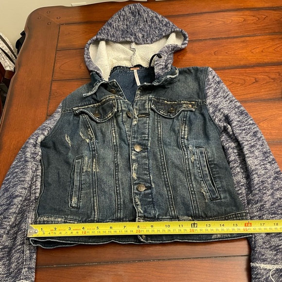 Free People Cropped‎ Distressed Jean Jacket - Picture 7 of 11